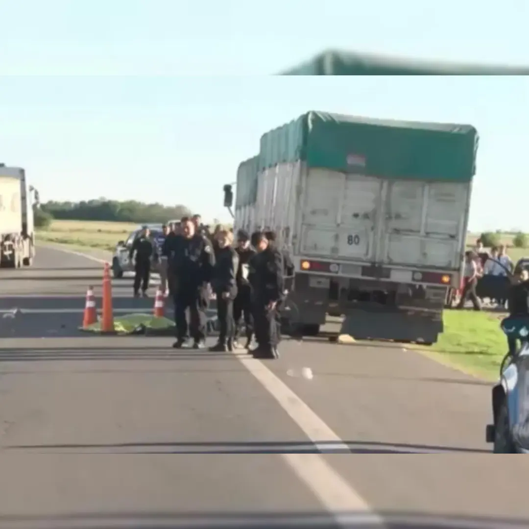 MURIO UN MOTOCICLISTA TRAS CHOCAR CON UN CAMION EN LA A012