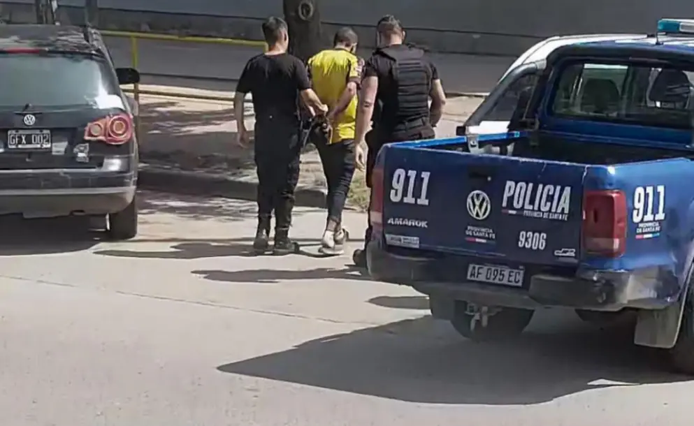 DETUVIERON A UN HOMBRE QUE AGREDIÓ A UN MENOR EN PLENA PLAZA 25 DE MAYO