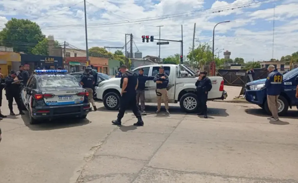 UN OPERATIVO EN ROLDÁN TERMINÓ CON UN NARCO BUSCADO DETENIDO EN TABLADA