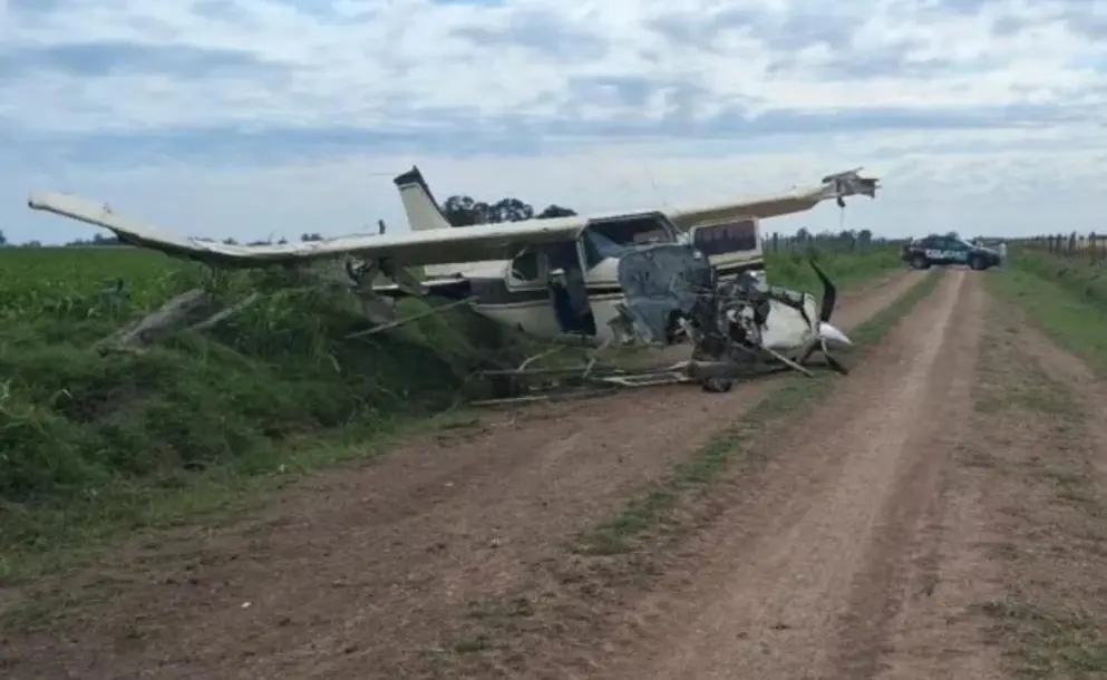 ENCONTRARON UNA AVIONETA CON COCAINA EN UN CAMPO DE AREQUITO
