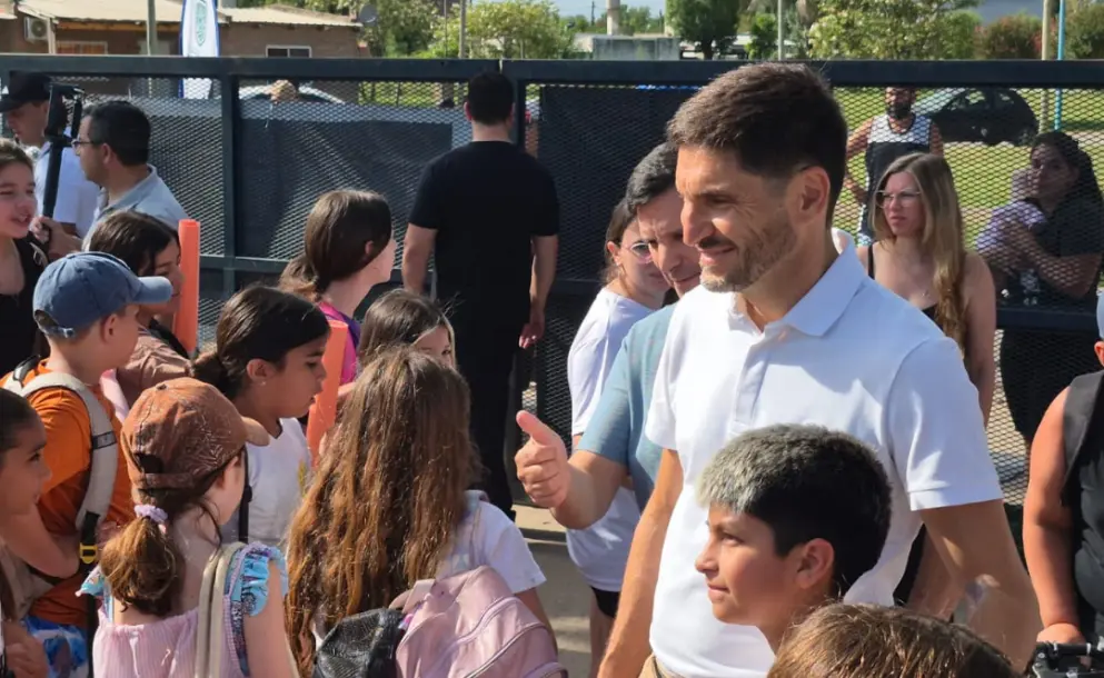 ESCUELAS DE VERANO: DE PASO POR LA CIUDAD, PULLARO LANZÓ EL PROGRAMA DESDE ROLDÁN