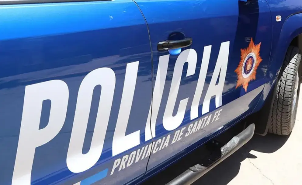 CONDENARON A UN POLICÍA POR ROBAR CUBIERTAS DE UN MOVIL Y VEDERLAS