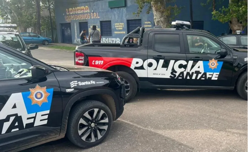 TIROS Y PERSECUCIÓN EN ROSARIO: HIRIERON A UN POLICIA Y HUYERON EN UN PATRULLERO