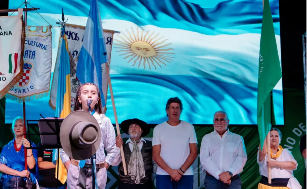 FUNES INAUGURÓ LA FIESTA DE LAS NACIONES CON UNA MULTITUD EN EL PASEO DEL ARTESANO