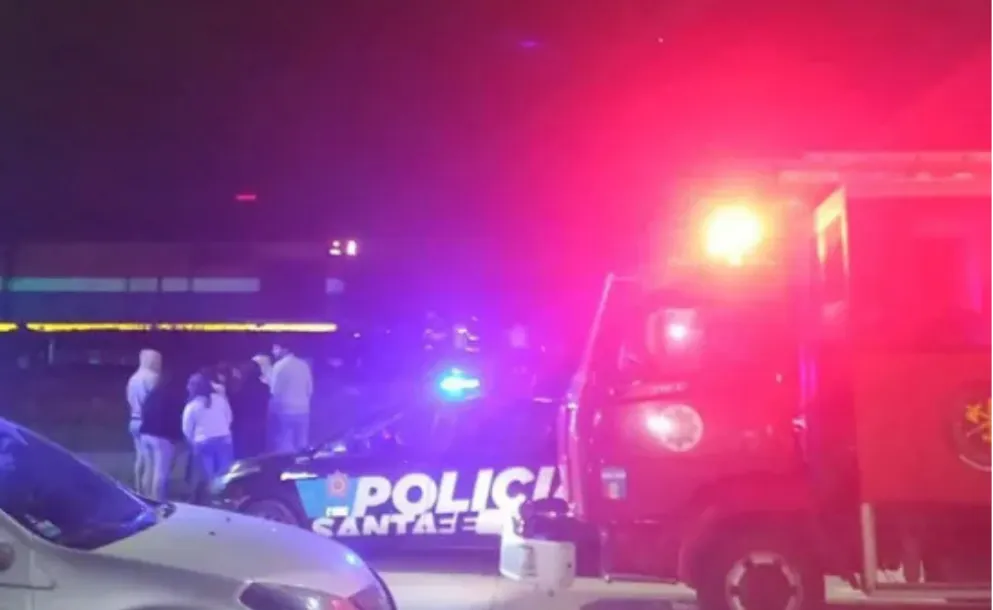 TRAGEDIA EN SAN LORENZO: TREN ARROLLÓ UN AUTO Y MURIÓ UN JOVEN DE 20 AÑOS