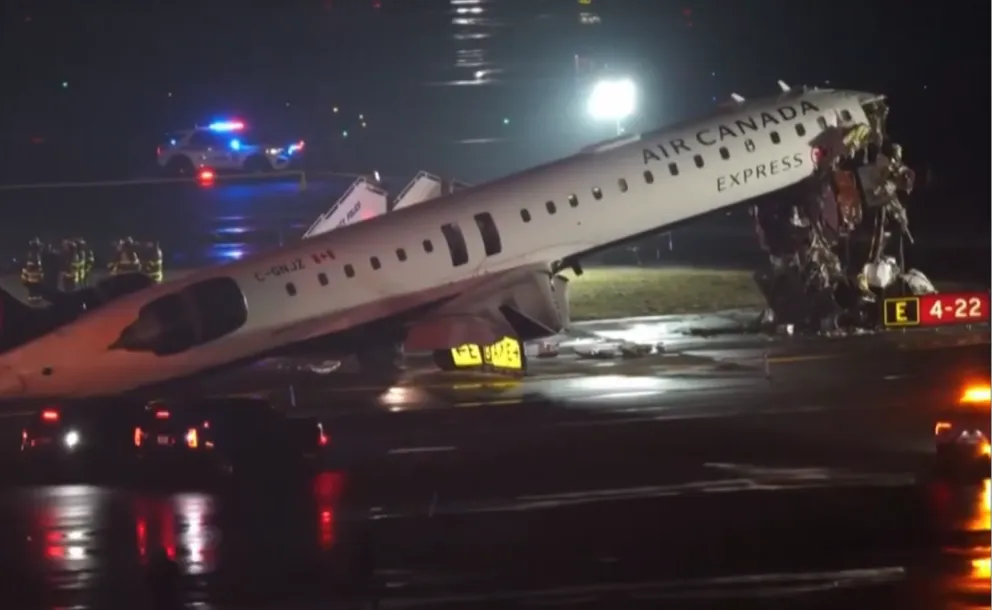 AVIÓN CON 76 PERSONAS CHOCÓ EN PISTA Y DEJÓ VÍCTIMAS FATALES