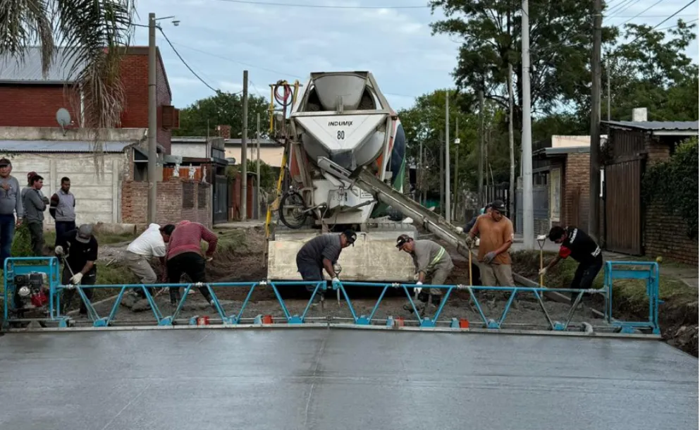 ROLDÁN SUMA MÁS CUADRAS PAVIMENTADAS CON UNA INVERSIÓN MILLONARIA
