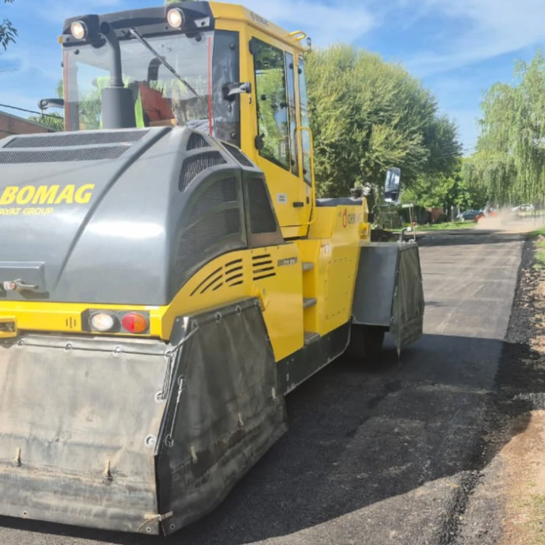 FUNES AVANZA CON OBRAS DE PAVIMENTACIÓN EN DISTINTAS CALLES DE LA CIUDAD