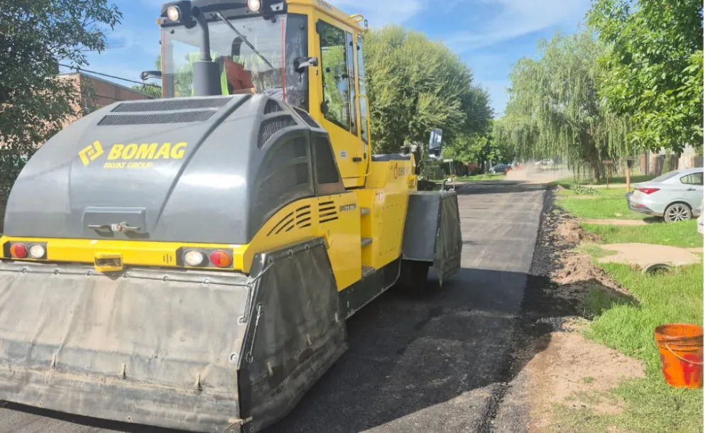 FUNES AVANZA CON OBRAS DE PAVIMENTACIÓN EN DISTINTAS CALLES DE LA CIUDAD