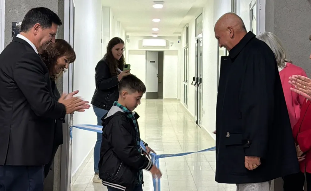 ROLDÁN INAUGURÓ UNA NUEVA ÁREA DE EMERGENCIAS EN EL HOSPITAL N° 61