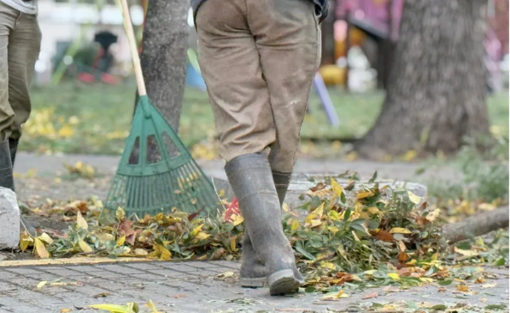 FUNES: EL TEMPORAL DEJÓ CALLES BLOQUEADAS, CABLES CAÍDOS Y VEHÍCULOS DAÑADOS