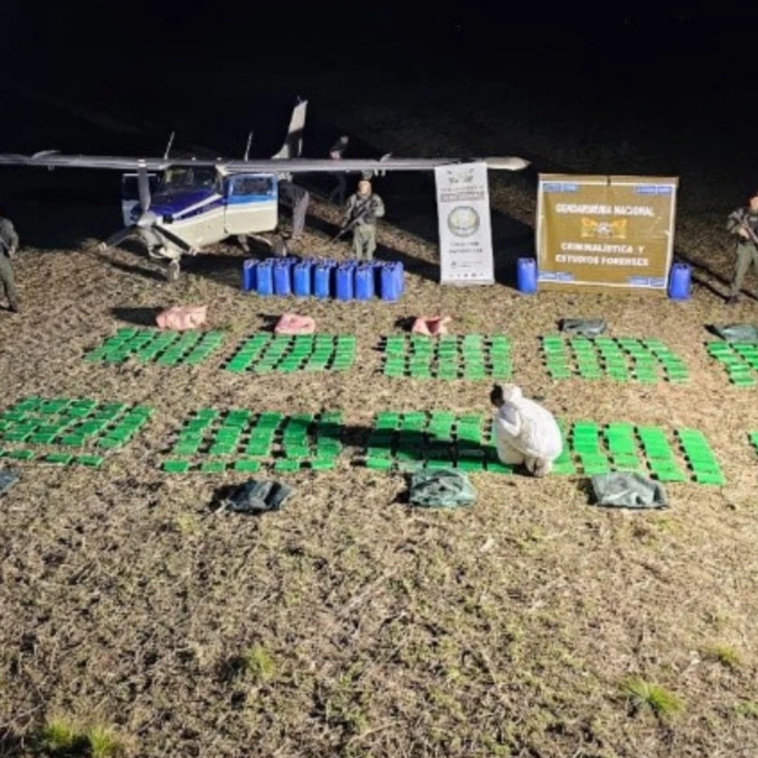 NARCOAVIÓN, DISPAROS Y VEHÍCULOS QUEMADOS: EL OPERATIVO QUE SACUDIÓ A LA REGIÓN