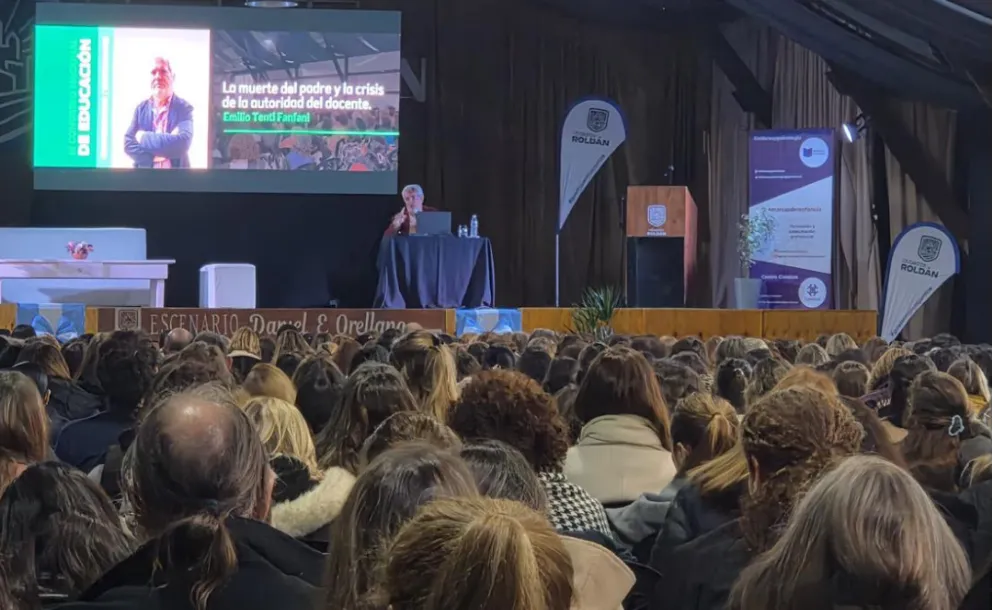 DOCENTES DE TODO EL PAÍS SE REUNIERON EN ROLDÁN PARA DEBATIR SOBRE EDUCACIÓN