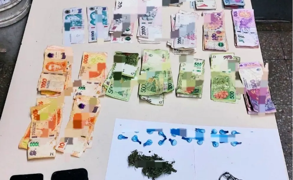 DETUVIERON A DOS JÓVENES CON MARIHUANA FRACCIONADA Y DINERO EN EFECTIVO 