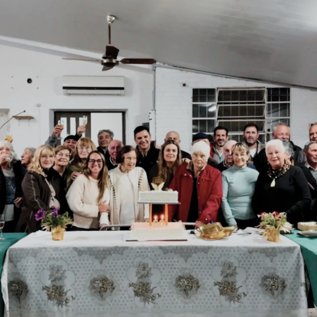 EL CENTRO DE JUBILADOS DE ROLDÁN CELEBRÓ SUS 50 AÑOS CON HOMENAJES Y EMOCIÓN