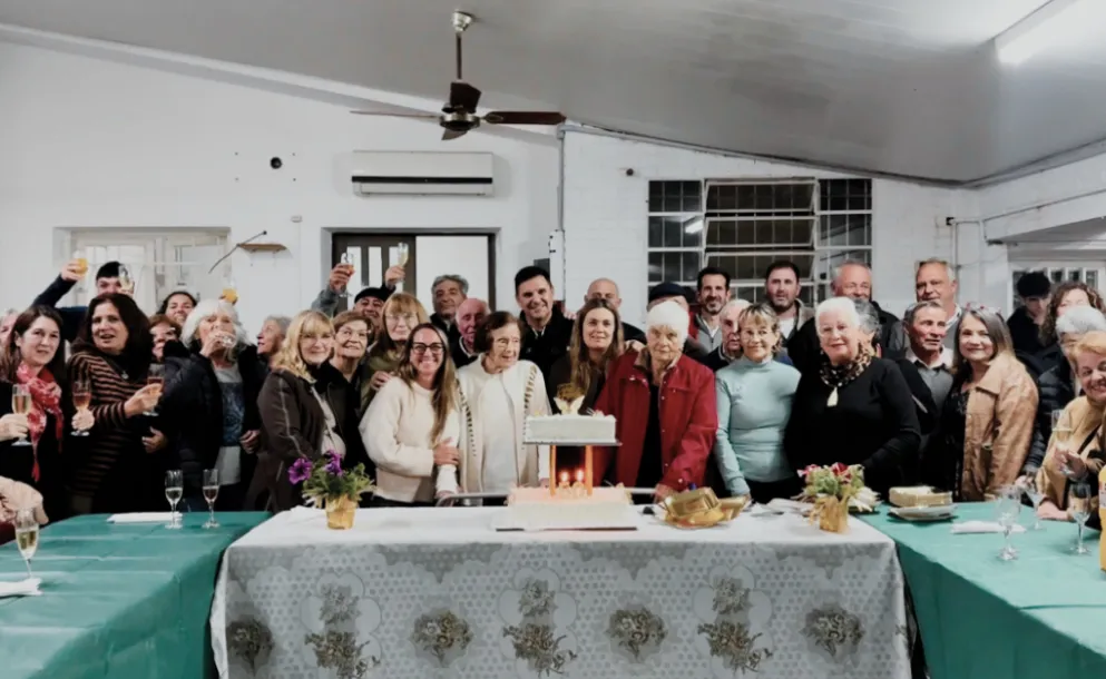 EL CENTRO DE JUBILADOS DE ROLDÁN CELEBRÓ SUS 50 AÑOS CON HOMENAJES Y EMOCIÓN