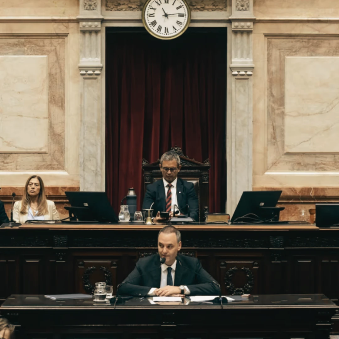 ADORNI QUEDÓ EN EL CENTRO DE UNA CRISIS POLÍTICA QUE LLEGÓ AL CONGRESO