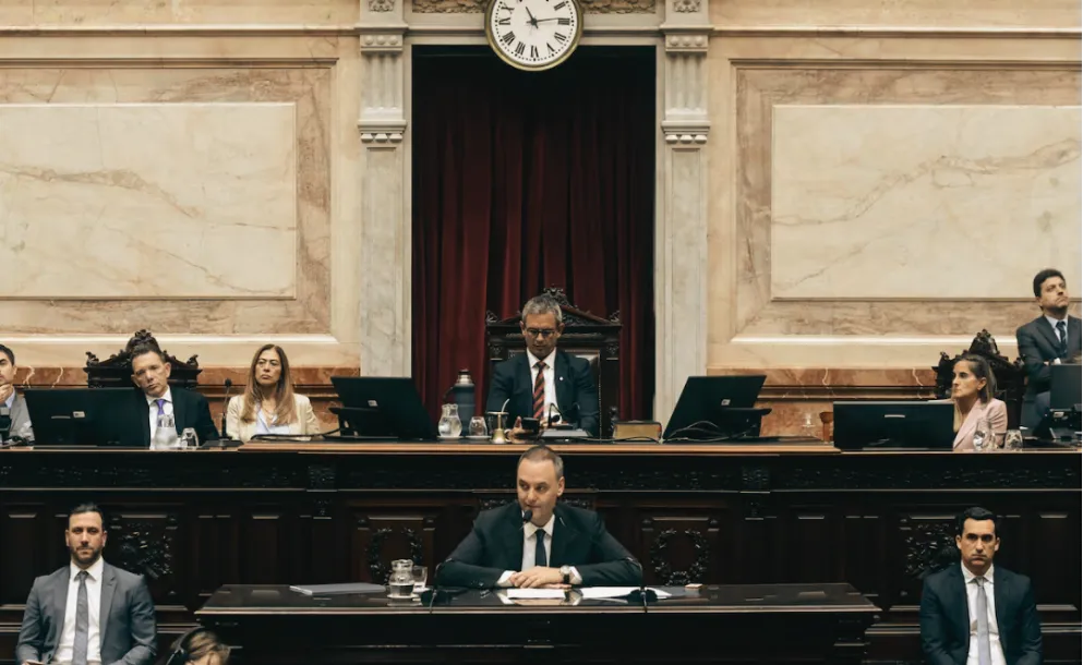 ADORNI QUEDÓ EN EL CENTRO DE UNA CRISIS POLÍTICA QUE LLEGÓ AL CONGRESO