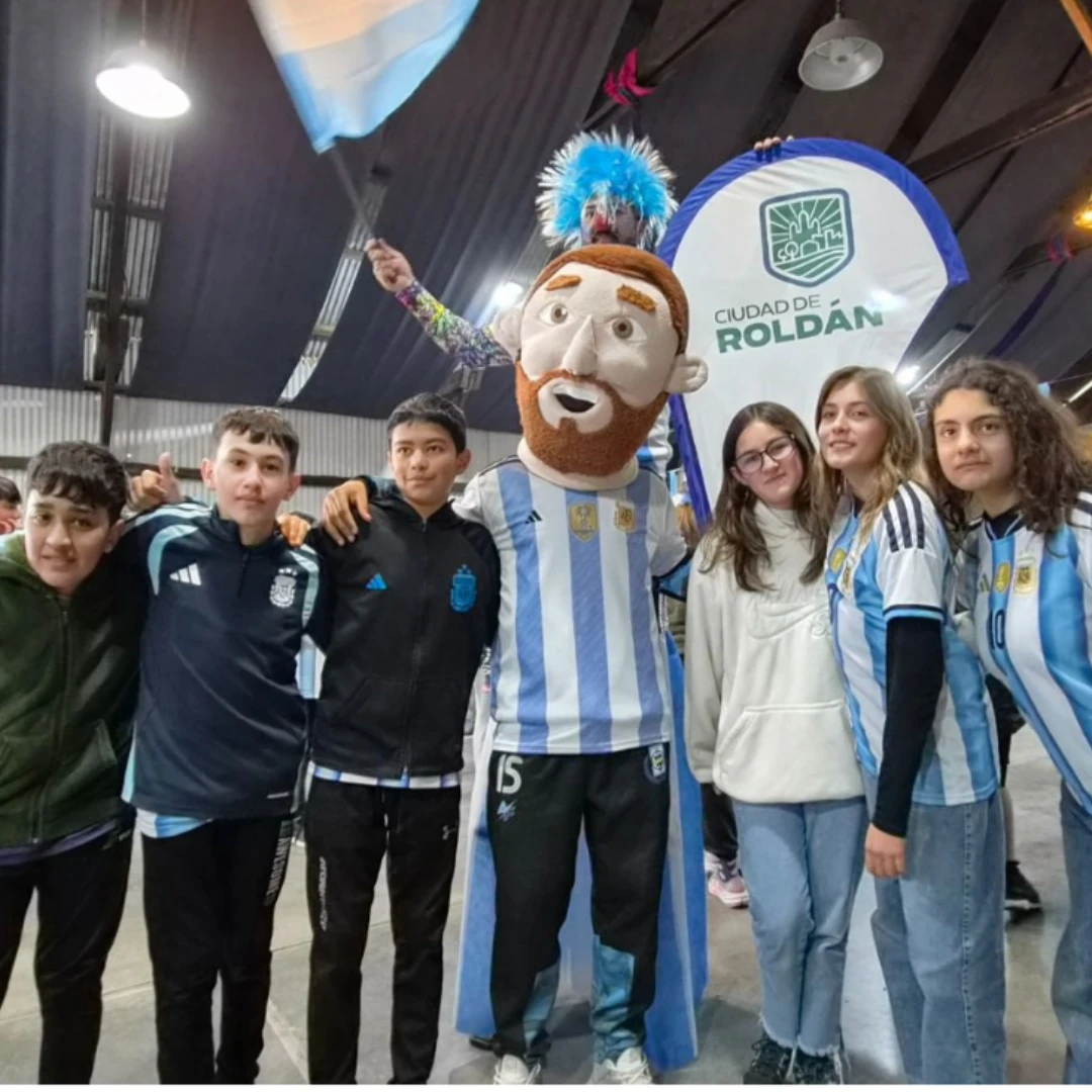 MÁS DE 300 VECINOS DISFRUTARON DEL FAN FEST Y LA CIUDAD YA ESPERA EL PRÓXIMO PARTIDO