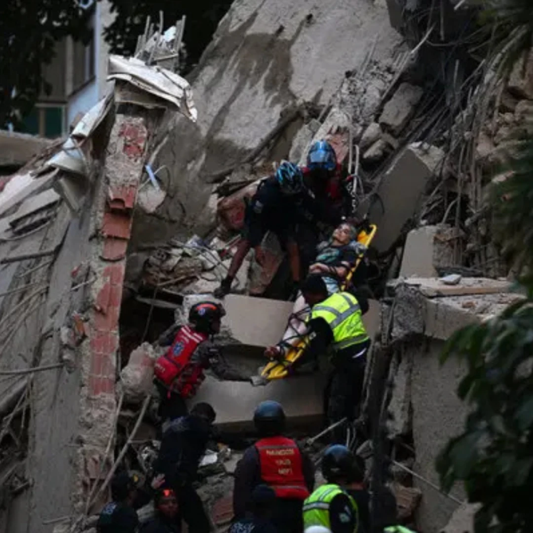 DESESPERACIÓN Y SOLIDARIDAD EN VENEZUELA MIENTRAS AVANZAN LOS OPERATIVOS DE RESCATE