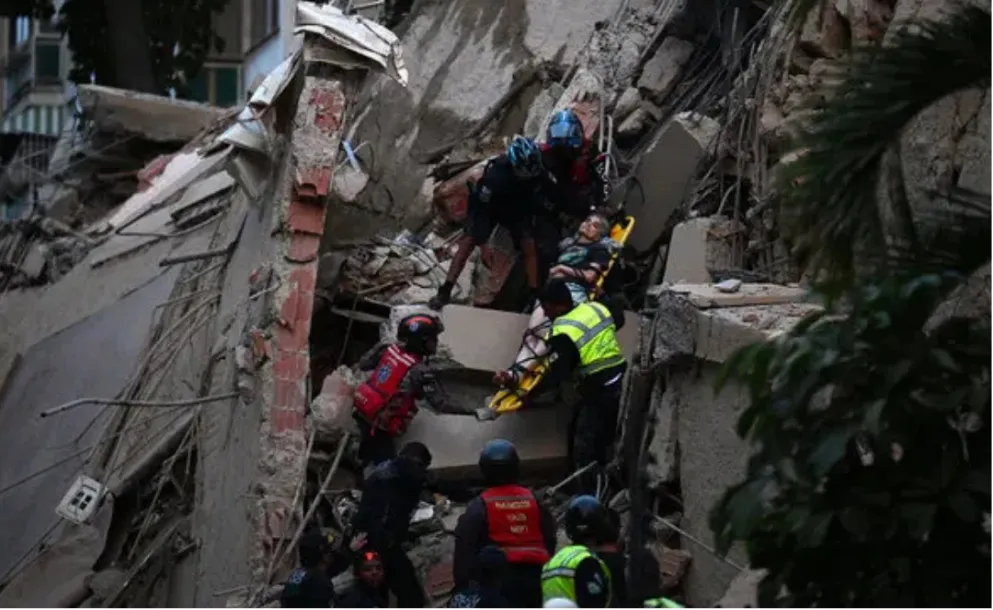 DESESPERACIÓN Y SOLIDARIDAD EN VENEZUELA MIENTRAS AVANZAN LOS OPERATIVOS DE RESCATE