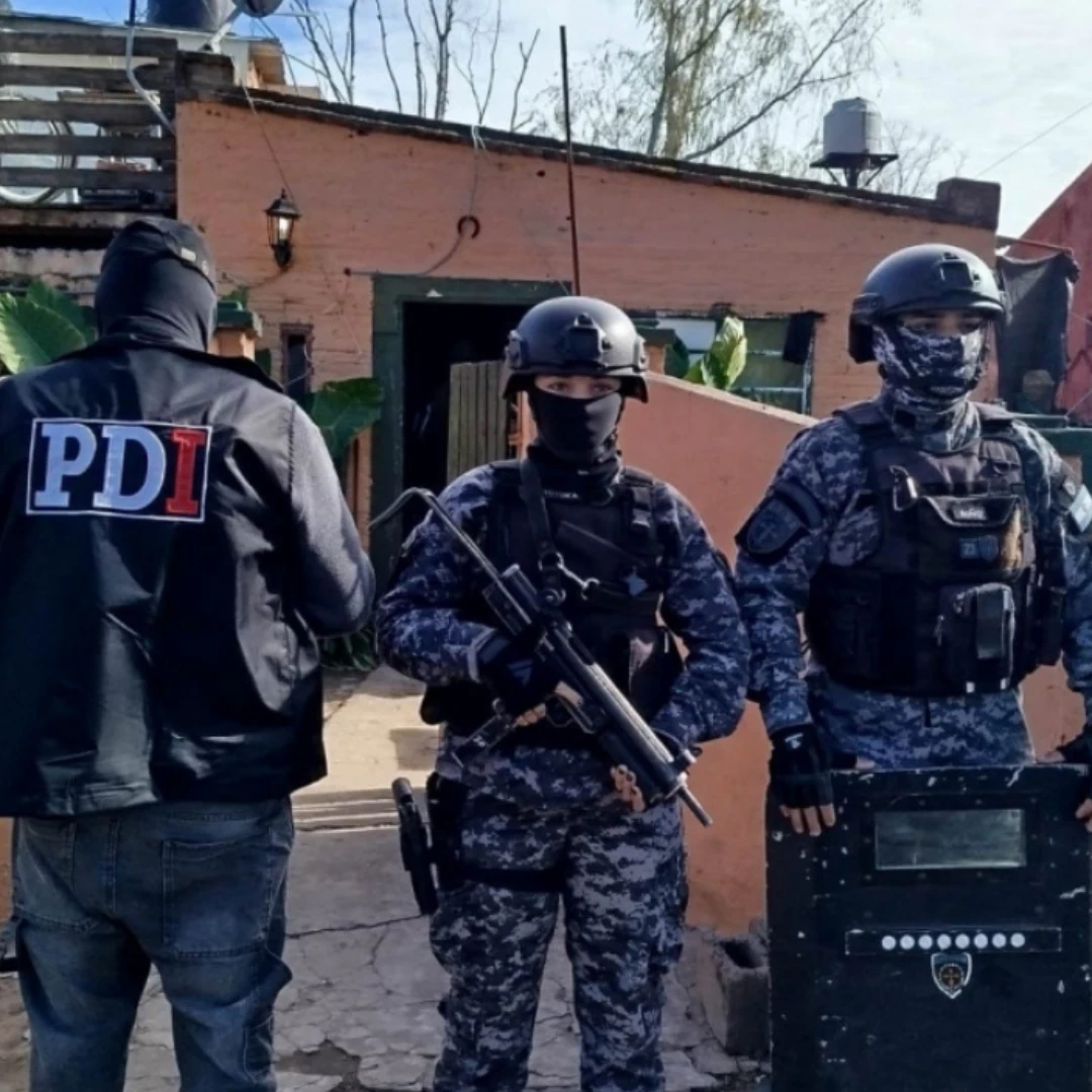 SECUESTRARON COCAÍNA, CELULARES Y BALANZAS EN UN OPERATIVO ANTIDROGAS EN FUNES Y ROLDÁN