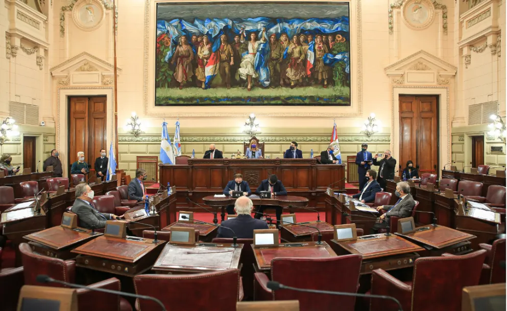 LAS INTERNAS DE UNIDOS FRENAN PROYECTOS CLAVE Y COMPLICAN LA AGENDA DE PULLARO