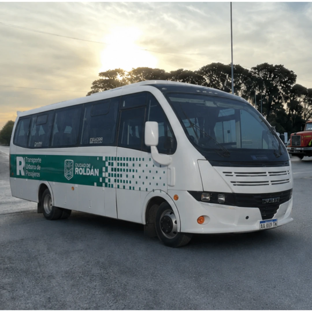 LA MUNICIPALIDAD COMPRÓ DOS MINIBUSES CON FINANCIAMIENTO DEL GOBIERNO DE SANTA FE
