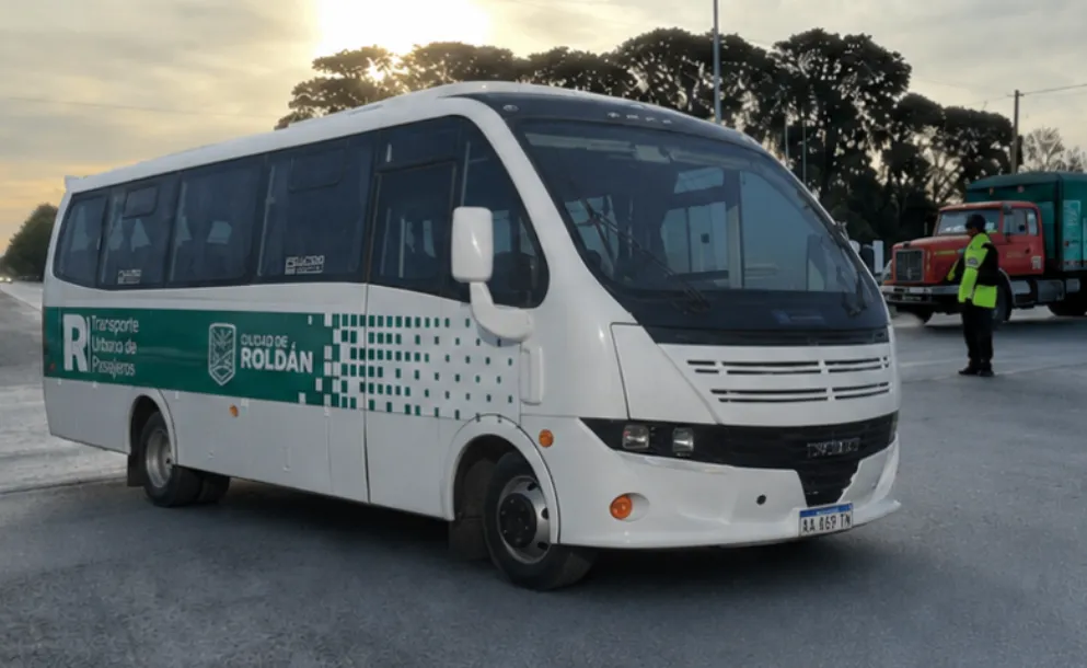 LA MUNICIPALIDAD COMPRÓ DOS MINIBUSES CON FINANCIAMIENTO DEL GOBIERNO DE SANTA FE