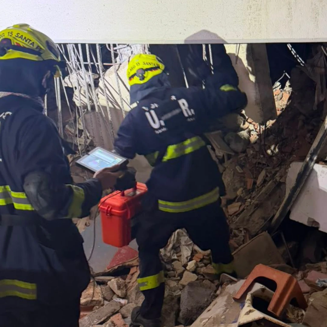 RESCATISTAS DE SANTA FE YA OPERAN EN LAS ZONAS AFECTADAS POR LOS TERREMOTOS