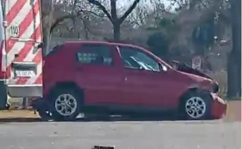 CHOQUE ENTRE UN AUTO Y UN CAMIÓN COMPLICÓ EL TRÁNSITO EN LA A012