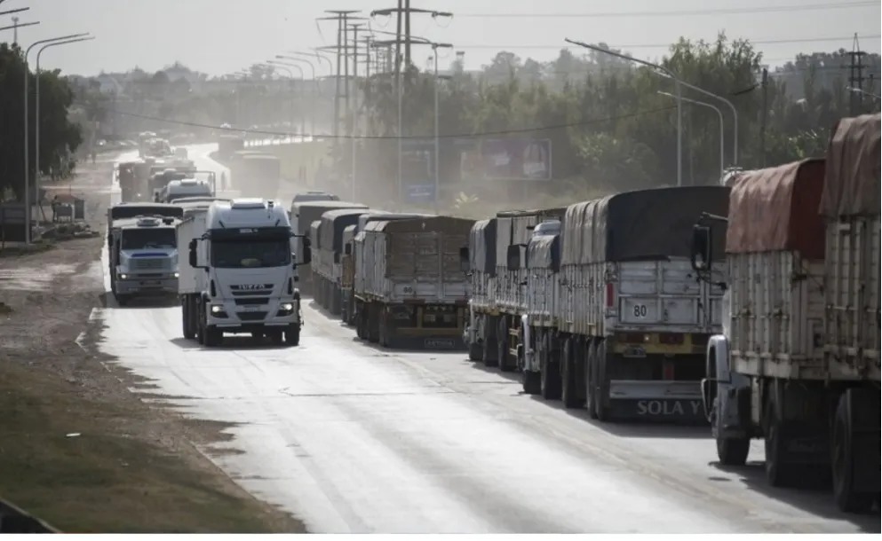 BUSCAN ELIMINAR EL CONVENIO NACIONAL DE CAMIONEROS Y NEGOCIAR ACUERDOS PROVINCIALES