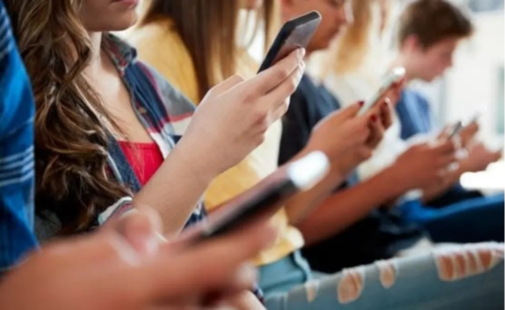 SALUD MENTAL: CRECE LA PREOCUPACIÓN POR EL IMPACTO DE LA VIDA DIGITAL EN LOS CHICOS