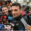 PUJATO RECIBIÓ A SCALONI COMO A UN CAMPEÓN Y EL DT SE QUEBRÓ DE EMOCIÓN