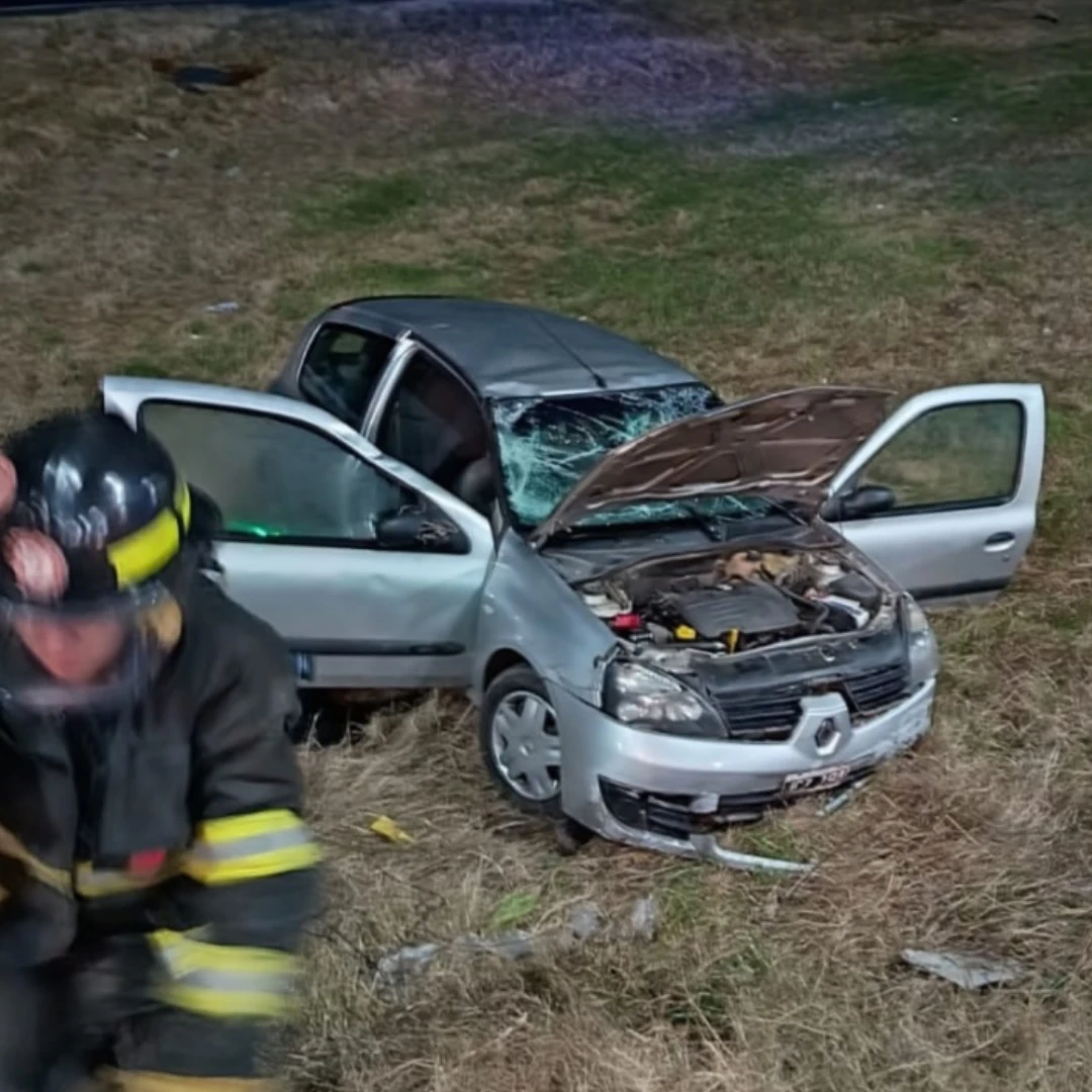 VOLCÓ, QUEDÓ ATRAPADO Y TUVIERON QUE RESCATARLO EN UN DRAMÁTICO OPERATIVO