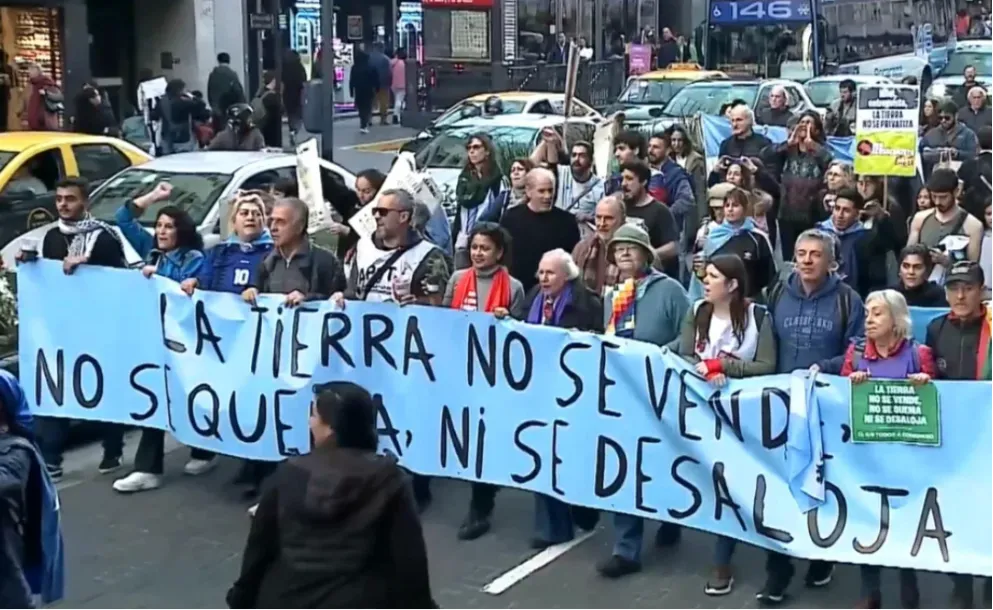 "ARGENTINA NO SE VENDE": FUERTE PROTESTA CONTRA LA REFORMA IMPULSADA POR MILEI