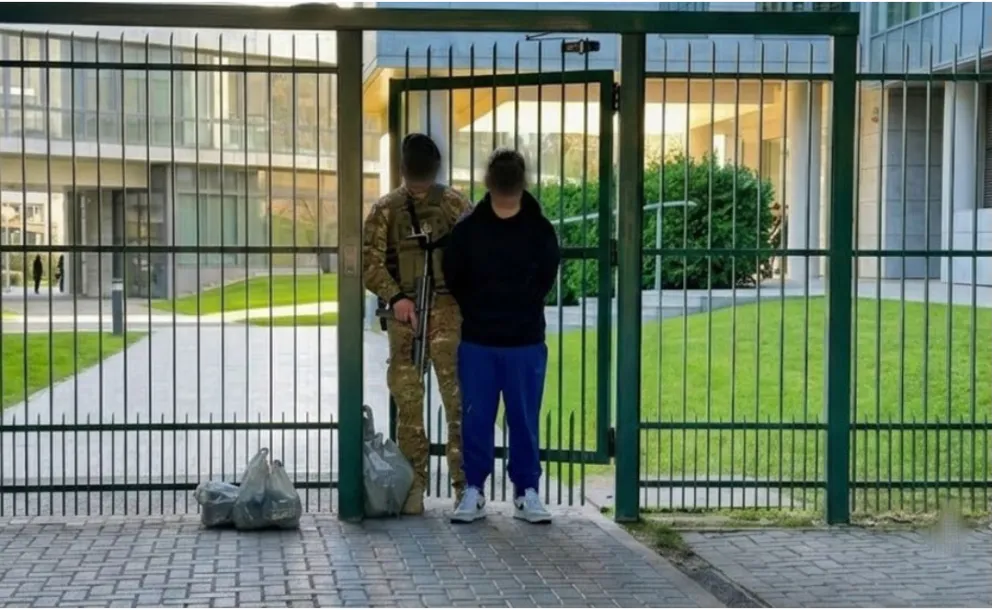 OPERATIVO EN ROLDÁN: DETUVIERON A EZEQUIEL RIQUELME Y SECUESTRARON DROGA Y DINERO