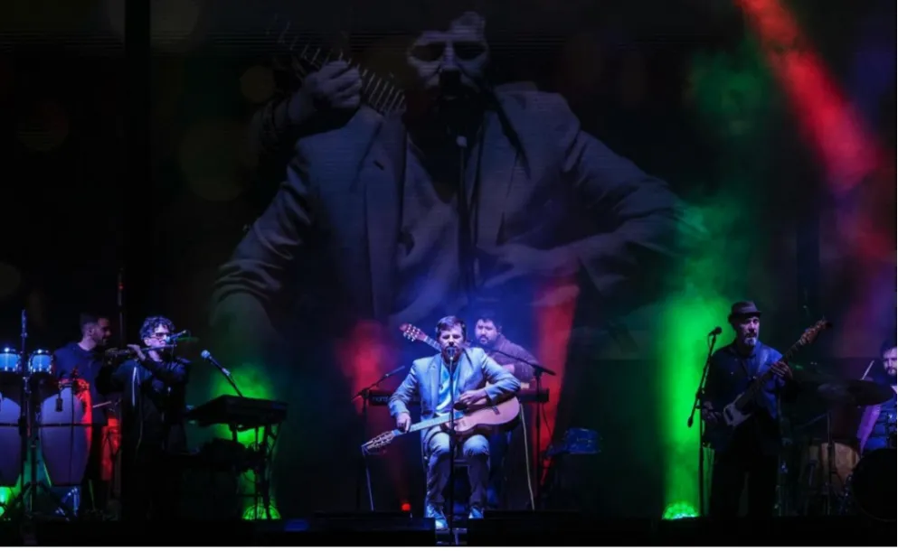 EL INVENCIBLE ARENA ABRIÓ SUS PUERTAS Y NAHUEL PENNISI PUSO MÚSICA A LA INAUGURACIÓN