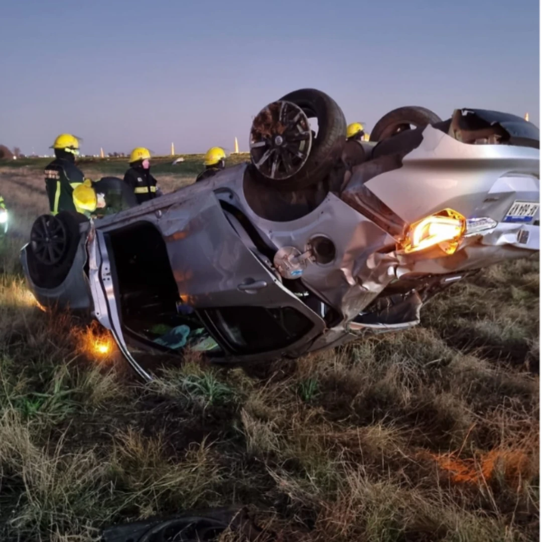 RUTA 9: CINCO JÓVENES RESULTARON HERIDOS TRAS VOLCAR EL AUTO EN SAN JERÓNIMO 