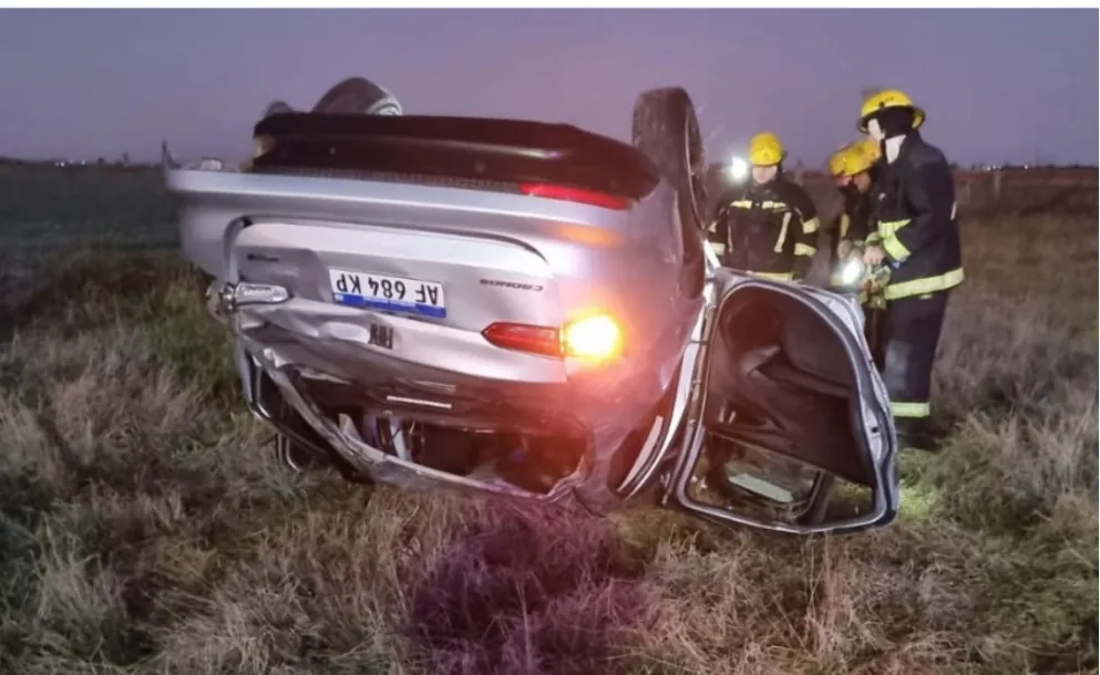 RUTA 9: CINCO JÓVENES RESULTARON HERIDOS TRAS VOLCAR EL AUTO EN SAN JERÓNIMO 