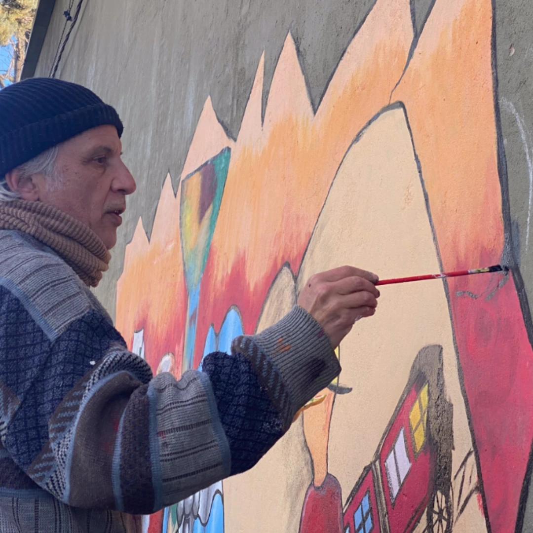 UN NUEVO MURAL HOMENAJEIA LA HISTORIA Y LA IDENTIDAD DE ROLDÁN EN EL PASEO DE LA ESTACIÓN