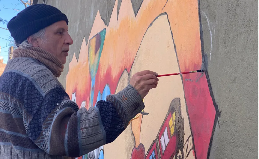 UN NUEVO MURAL HOMENAJEIA LA HISTORIA Y LA IDENTIDAD DE ROLDÁN EN EL PASEO DE LA ESTACIÓN