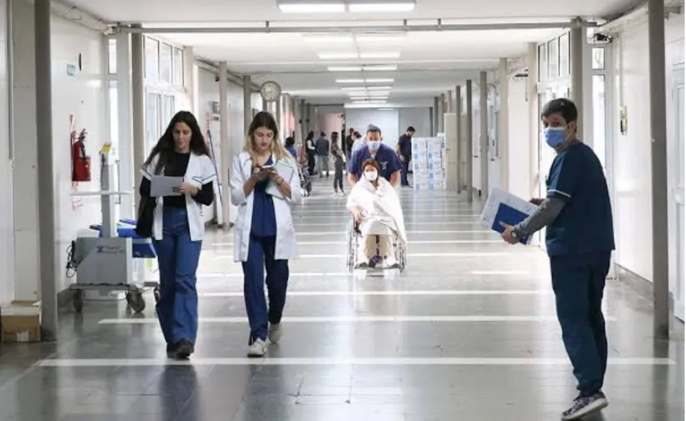 EL GOBIERNO REGULÓ EL COBRO DE ATENCIÓN MÉDICA A EXTRANJEROS NO RESIDENTES EN HOSPITALE NACIONALES