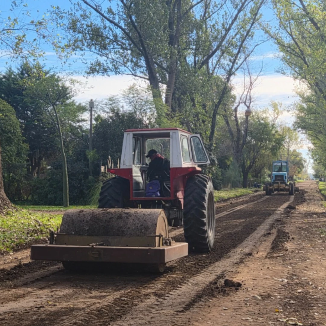 INTERVIENEN LOS INDIOS Y ESTANCIA II CON OBRAS EN CALLES, ZANJEO Y ALUMBRADO