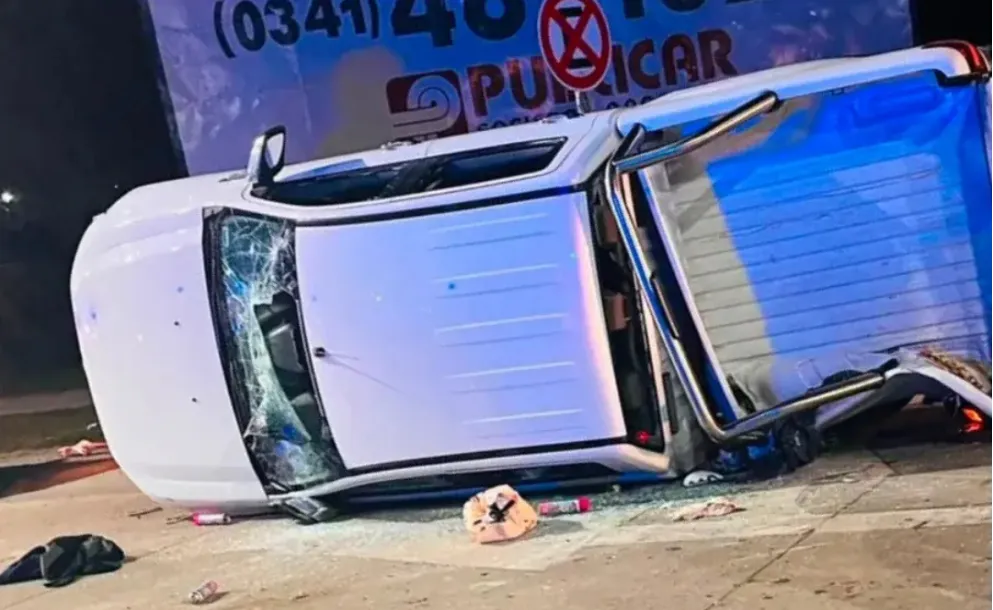 FUNES: ROBARON UNA CAMIONETA, ESCAPARON POR RUTA 9 Y TODO TERMINÓ CON UN VUELCO