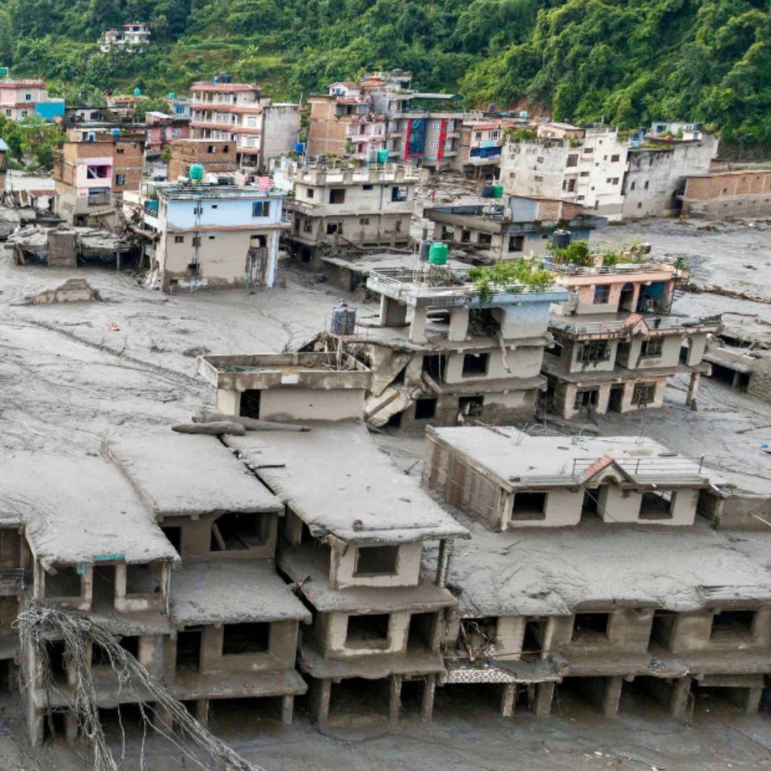 NEPAL: MÁS DE 2.400 PERSONAS CONTINÚAN DESAPARECIDAS TRAS LA AVALANCHA DE LODO