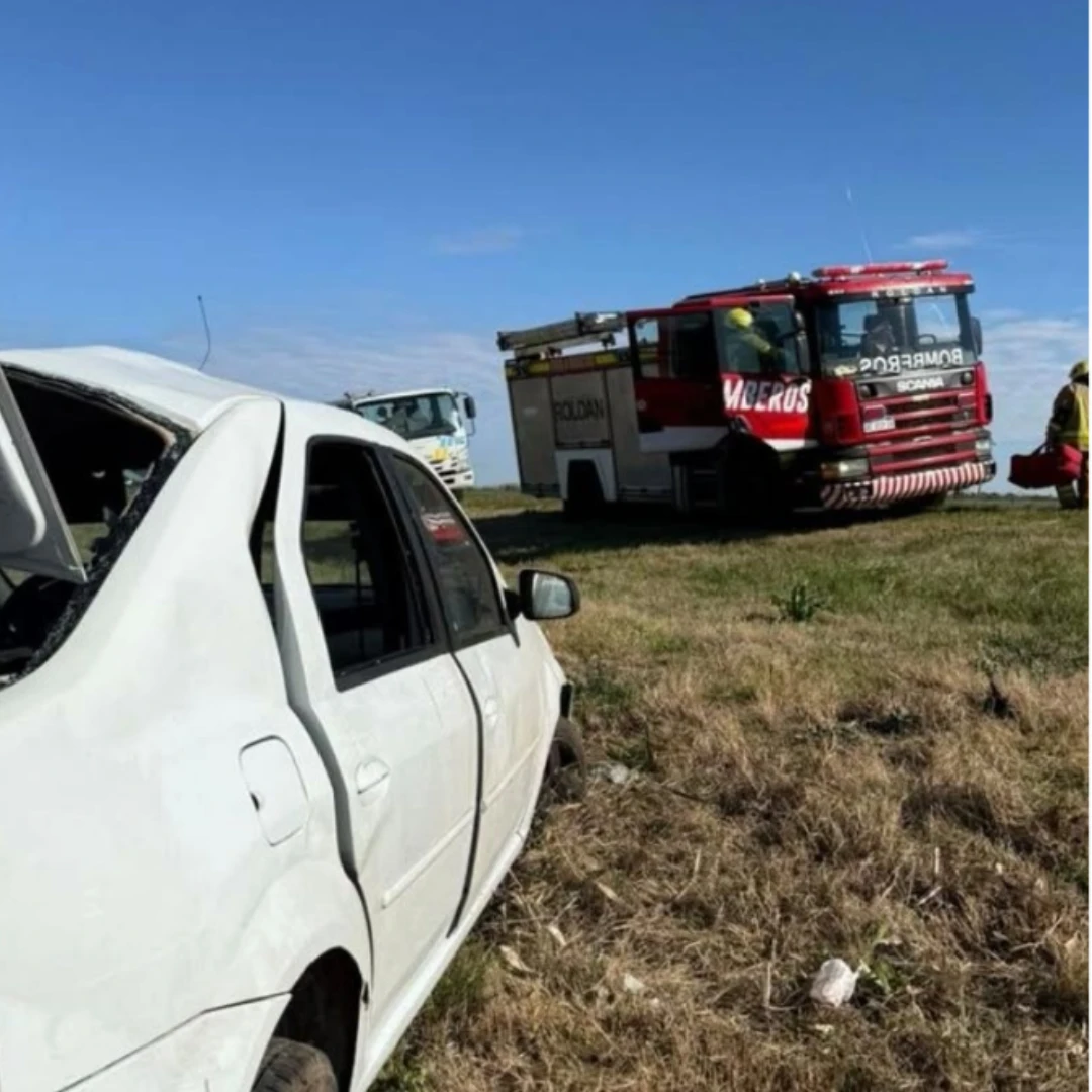 VUELCO EN EL KILÓMETRO 319 DE LA AUTOPISTA ROSARIO-CÓRDOBA: UN HERIDO LEVE