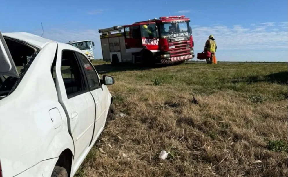 VUELCO EN EL KILÓMETRO 319 DE LA AUTOPISTA ROSARIO-CÓRDOBA: UN HERIDO LEVE