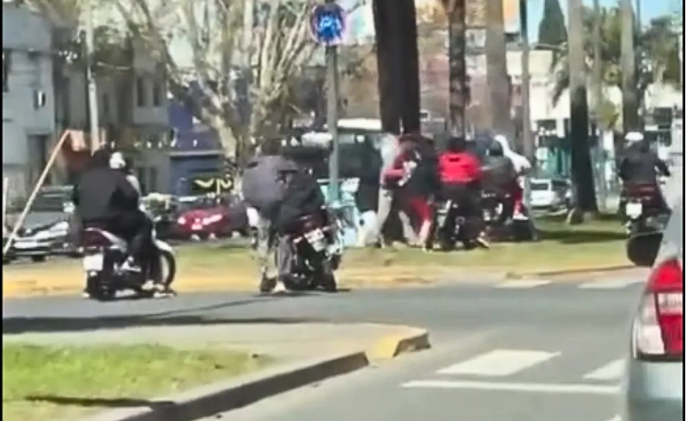 ROBO PIRAÑA EN PLENA PREVIA DEL CLÁSICO: ESCAPARON EN MOTO Y TERMINARON CHOCANDO