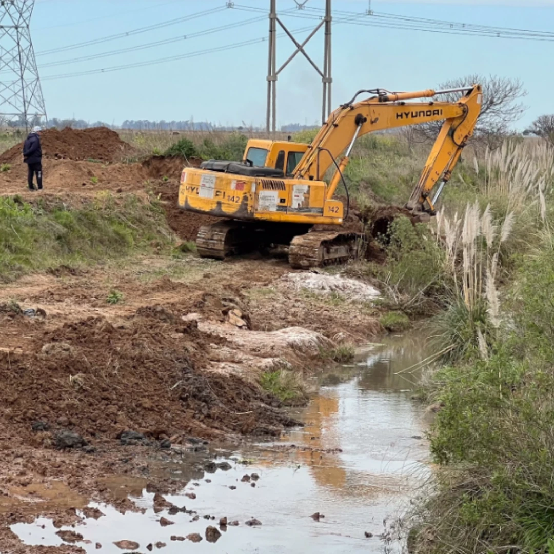 EL SECRETARIO DE RECURSOS HÍDRICOS DE LA PROVINCIA VISITÓ ROLDÁN PARA EVALUAR LOS TRABAJOS EN CANALES